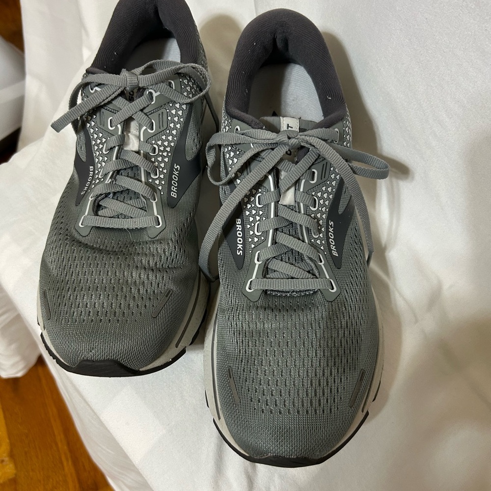 Brooks Men's Charcoal Athletic Shoes